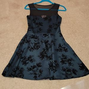 ● Final Price: Juniors Dress | Large